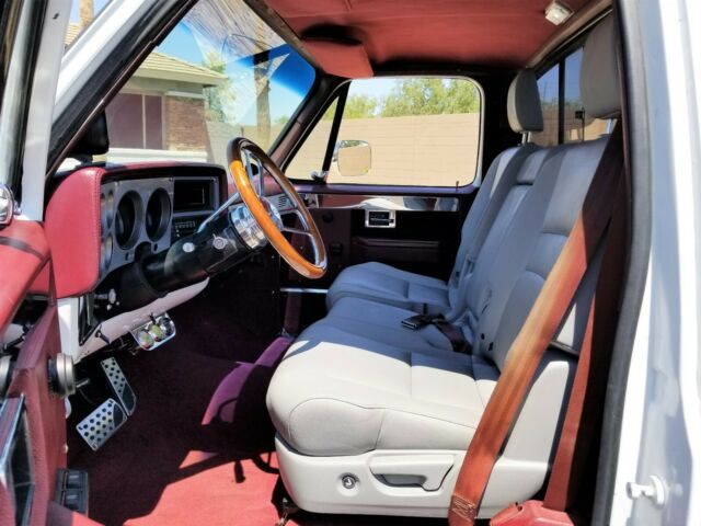 1986 White Chevrolet C-10