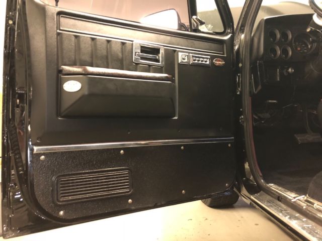 1986 Black Chevrolet C-10 Standard Cab Pickup