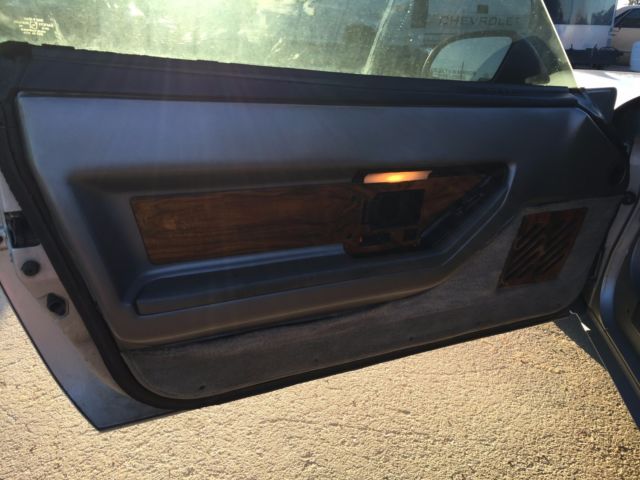 1986 Silver Chevrolet Corvette Coupe