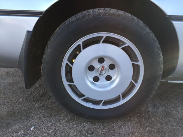1986 Silver Chevrolet Corvette Coupe