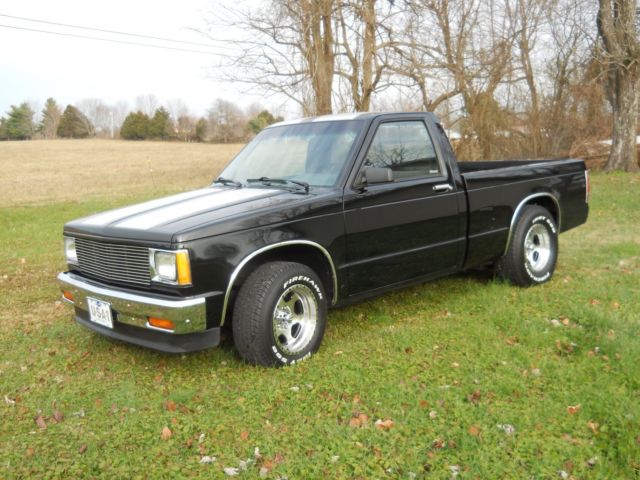 1986 Black Chevrolet S-10 Standard Cab Pickup