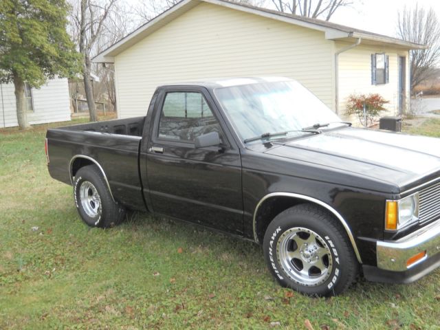 1986 Black Chevrolet S-10 Standard Cab Pickup