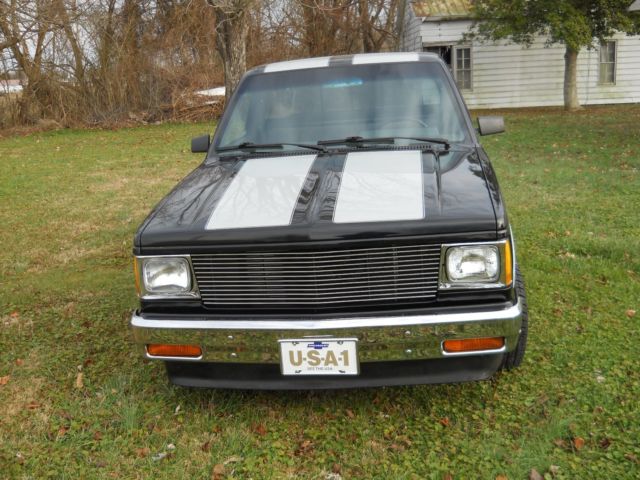 1986 Black Chevrolet S-10 Standard Cab Pickup