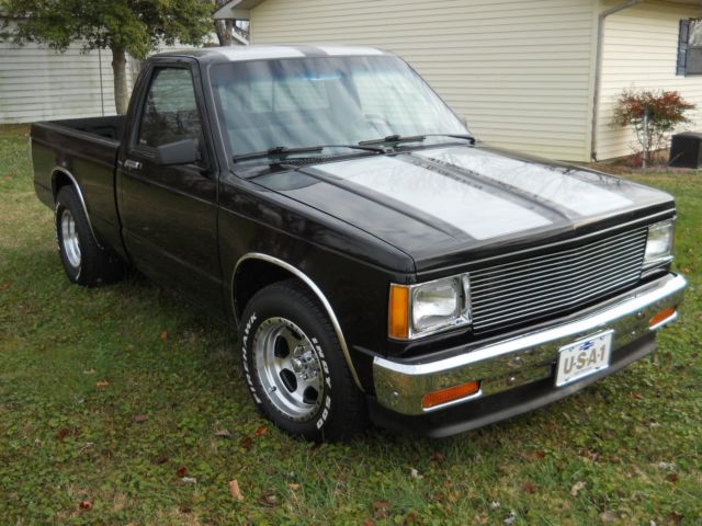 1986 Black Chevrolet S-10 Standard Cab Pickup