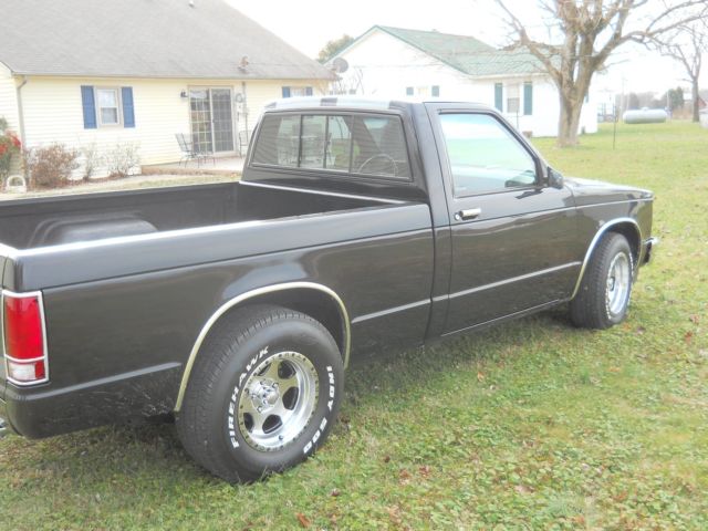 1986 Black Chevrolet S-10 Standard Cab Pickup
