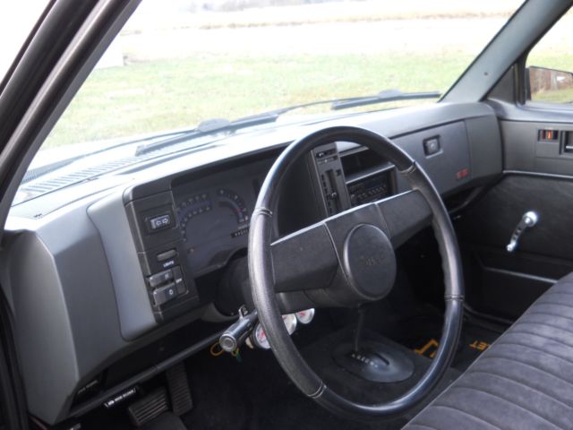 1986 Black Chevrolet S-10 Standard Cab Pickup