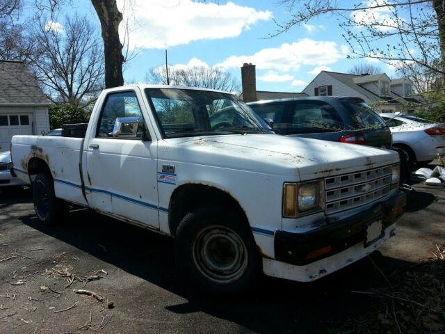 1986 White Chevrolet S-10