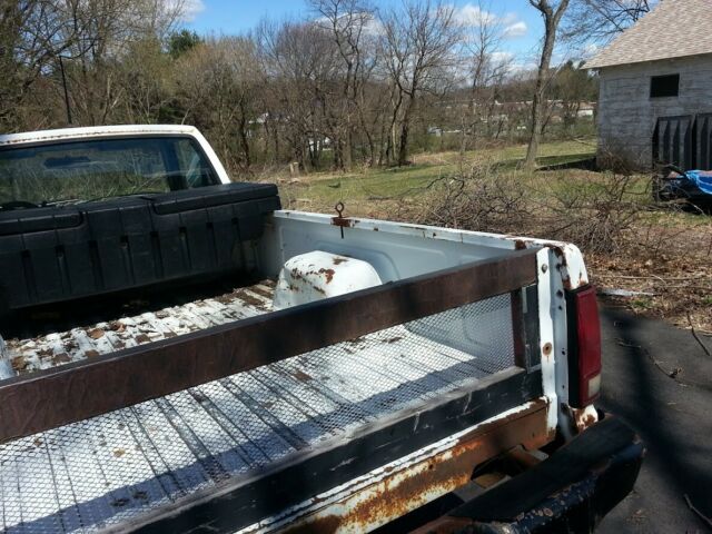 1986 White Chevrolet S-10