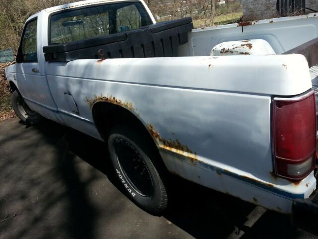 1986 White Chevrolet S-10