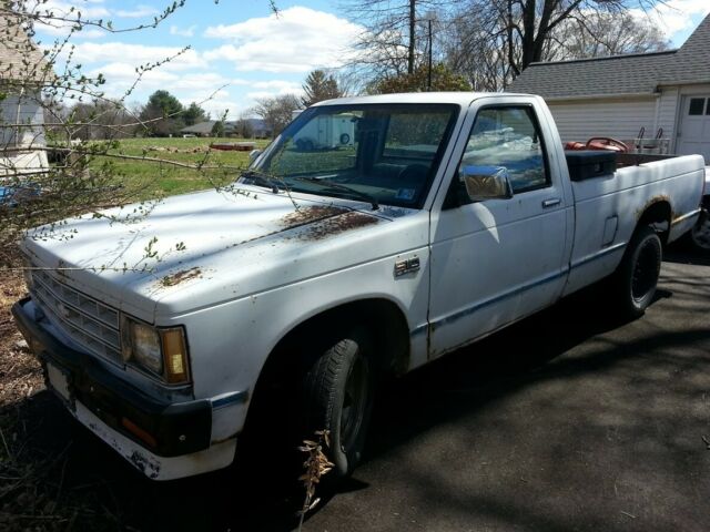 1986 White Chevrolet S-10