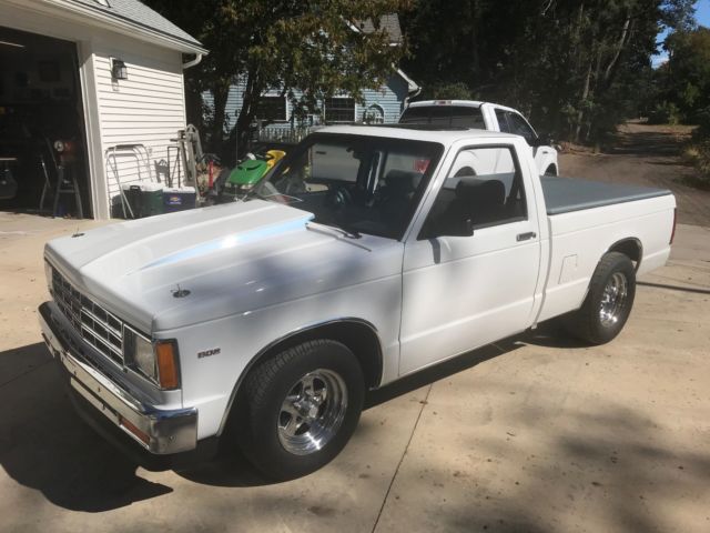 1986 White Chevrolet S-10