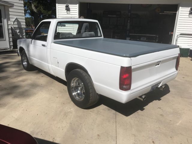 1986 White Chevrolet S-10