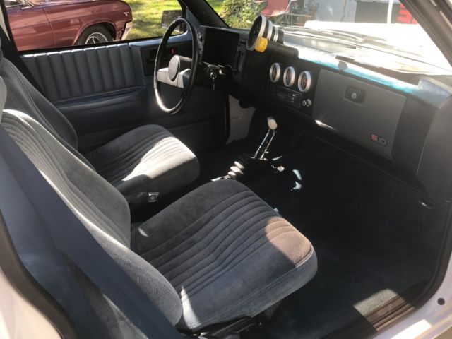 1986 White Chevrolet S-10