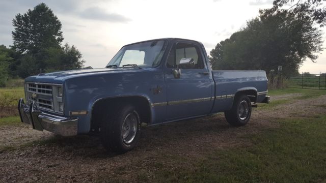 1986 Blue Chevrolet C-10 Standard Cab Pickup