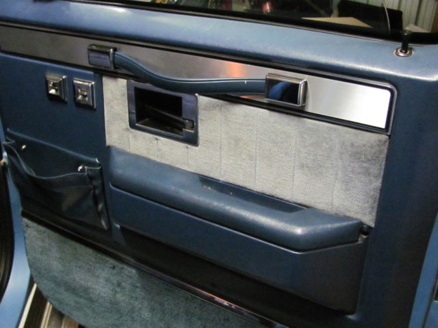 1986 blue & white Chevrolet Other Standard Cab Pickup