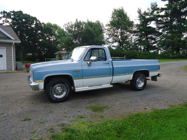 1986 blue & white Chevrolet Other Standard Cab Pickup