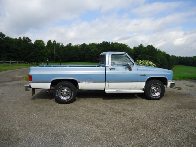 1986 blue & white Chevrolet Other Standard Cab Pickup