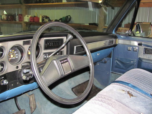 1986 blue & white Chevrolet Other Standard Cab Pickup