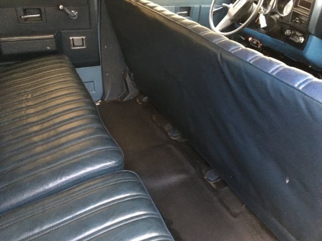 1986 Blue Chevrolet Suburban