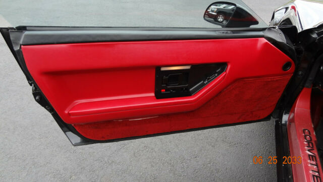 1986 Black Chevrolet Corvette 2dr