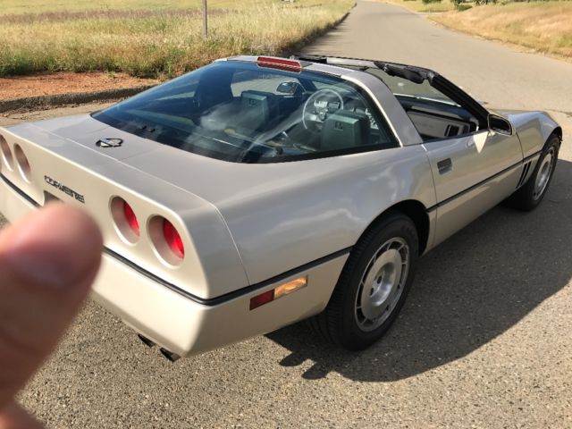 1986 Gold Chevrolet Corvette Coupe
