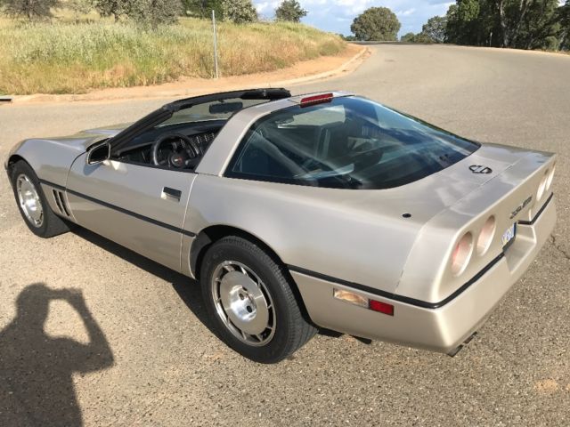 1986 Gold Chevrolet Corvette Coupe
