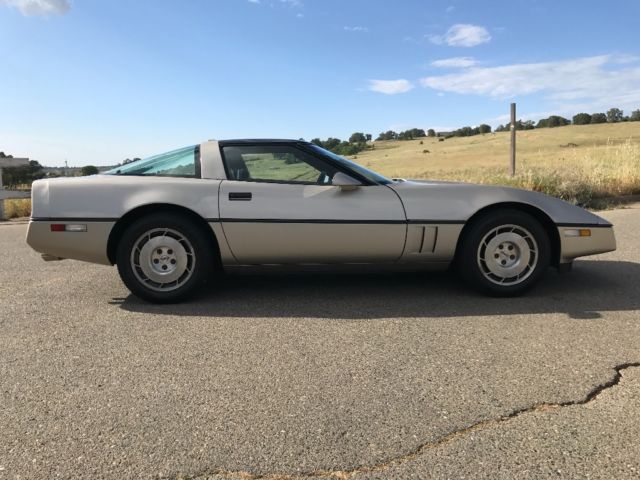 1986 Gold Chevrolet Corvette Coupe