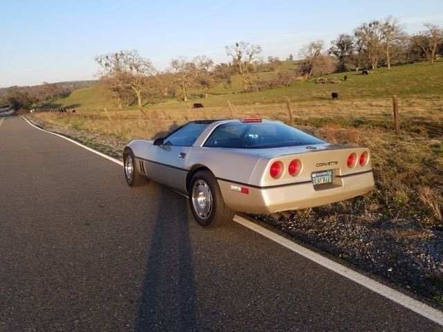 1986 Gold Chevrolet Corvette Coupe