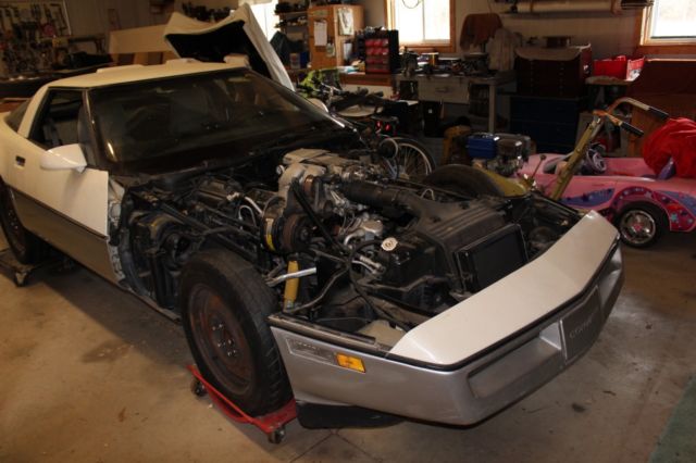 1986 White Chevrolet Corvette Coupe