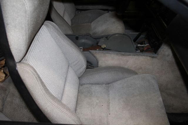 1986 White Chevrolet Corvette Coupe