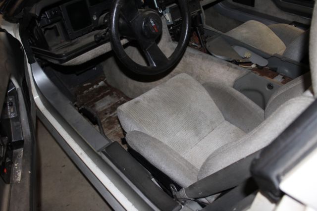 1986 White Chevrolet Corvette Coupe