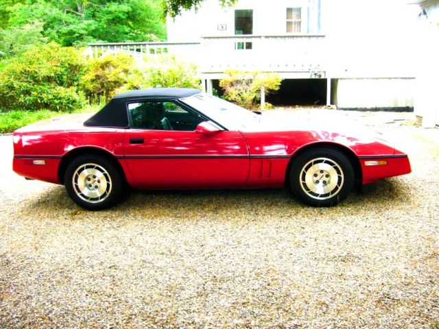 1986 Red Chevrolet Corvette CONVERTIBLE