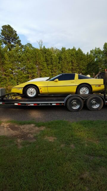 1986 Yellow Chevrolet Corvette Coupe