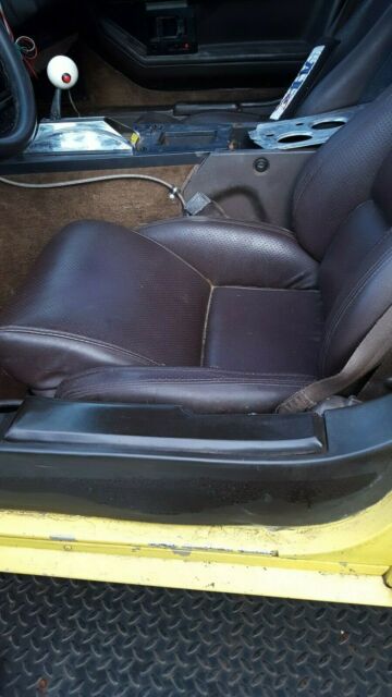 1986 Yellow Chevrolet Corvette Coupe