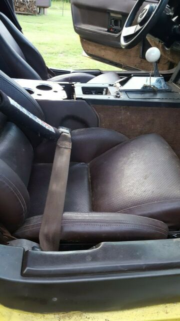 1986 Yellow Chevrolet Corvette Coupe