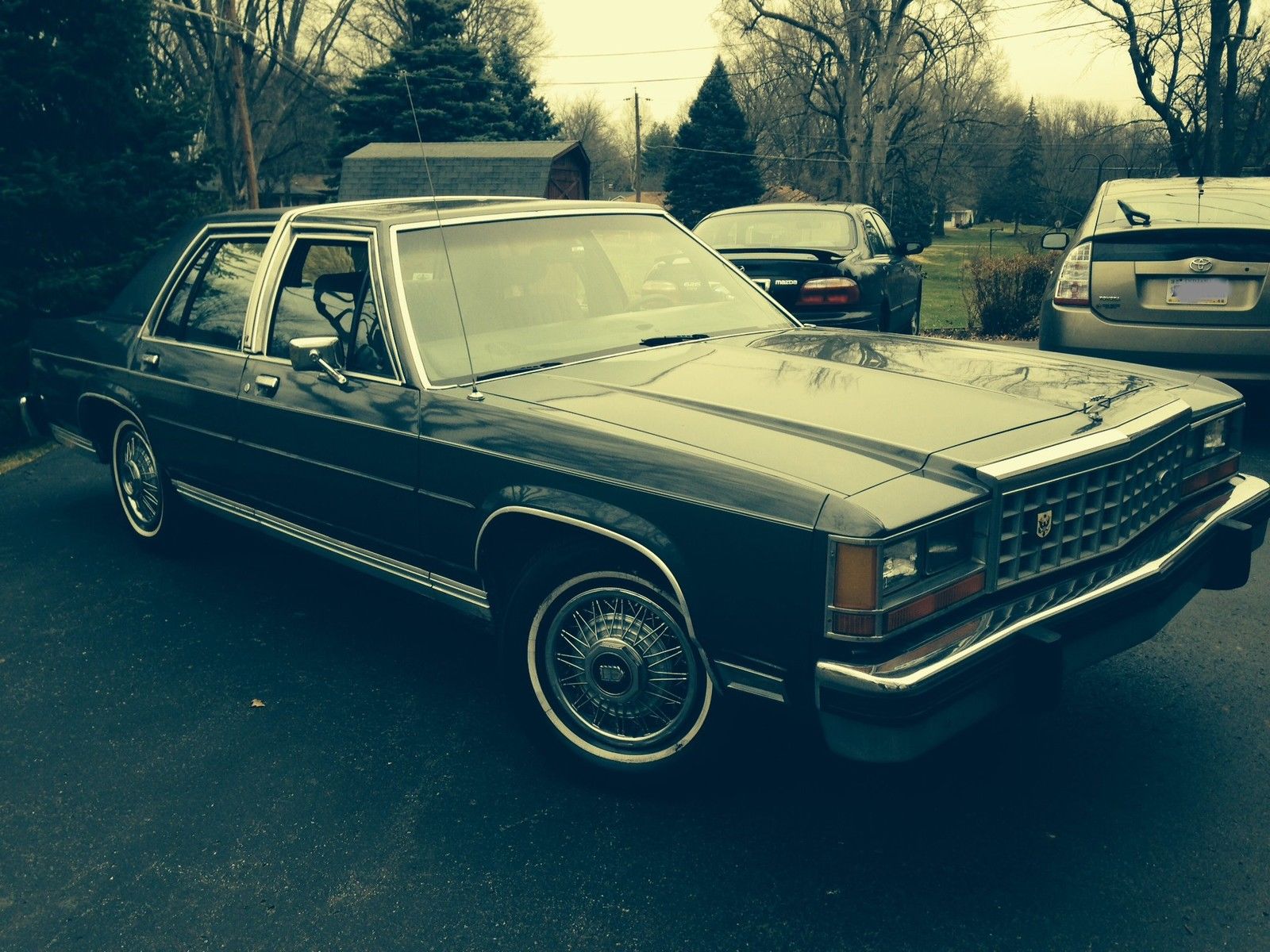 1986 Gray Ford Crown Victoria Sedan