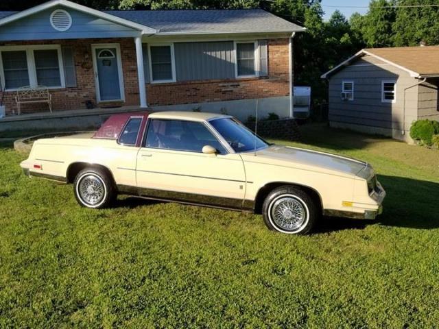 1986 Yellow Oldsmobile Cutlass Coupe