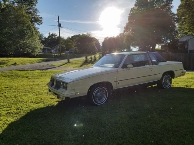 1986 Yellow Oldsmobile Cutlass Coupe