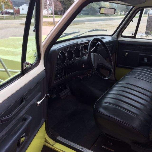 1986 Yellow and White Dodge Ram 3500 Cab and attached water tank on back