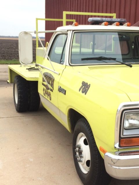 1986 Yellow and White Dodge Ram 3500 Cab and attached water tank on back
