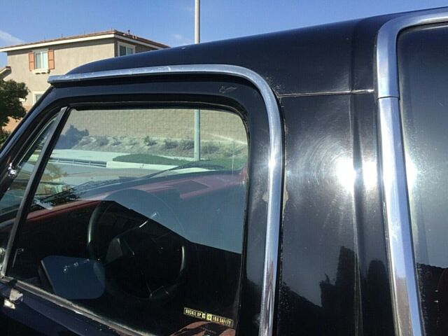 1986 Black Dodge Ramcharger