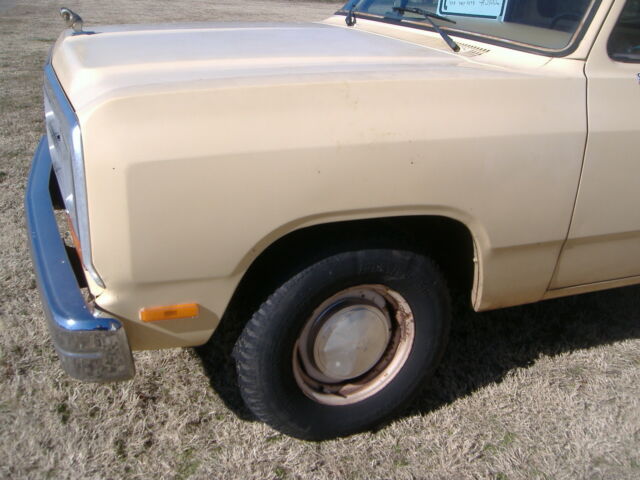 1986 beight Dodge Ram 1500 Extended Crew Cab Pickup