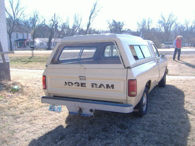 1986 beight Dodge Ram 1500 Extended Crew Cab Pickup