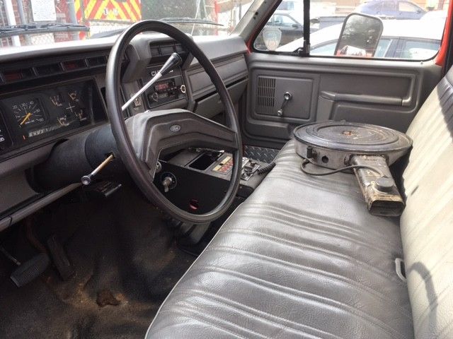 1986 Red Ford F-550 Light Rescue/Utility Truck
