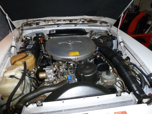 1986 White Mercedes-Benz SL-Class Convertible