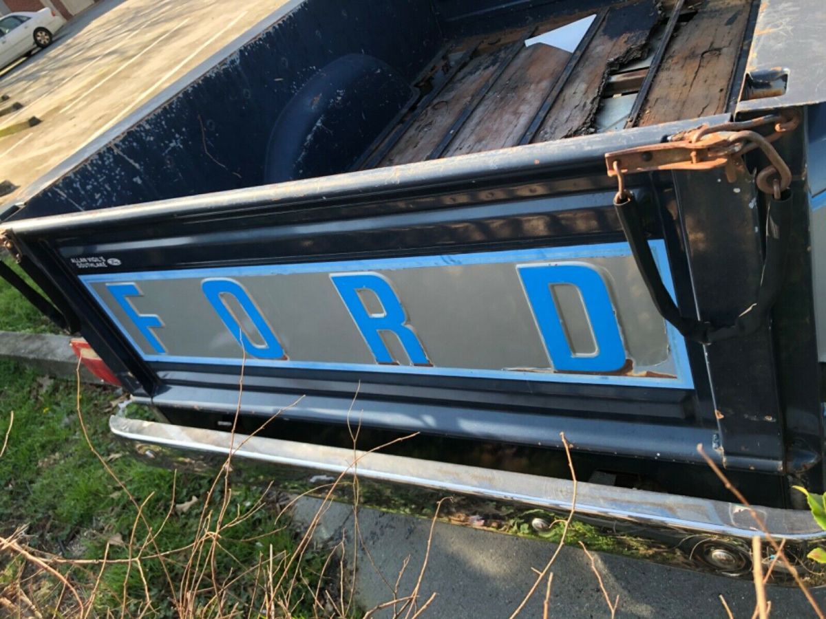 1986 Blue Ford F-150 Standard Cab Pickup