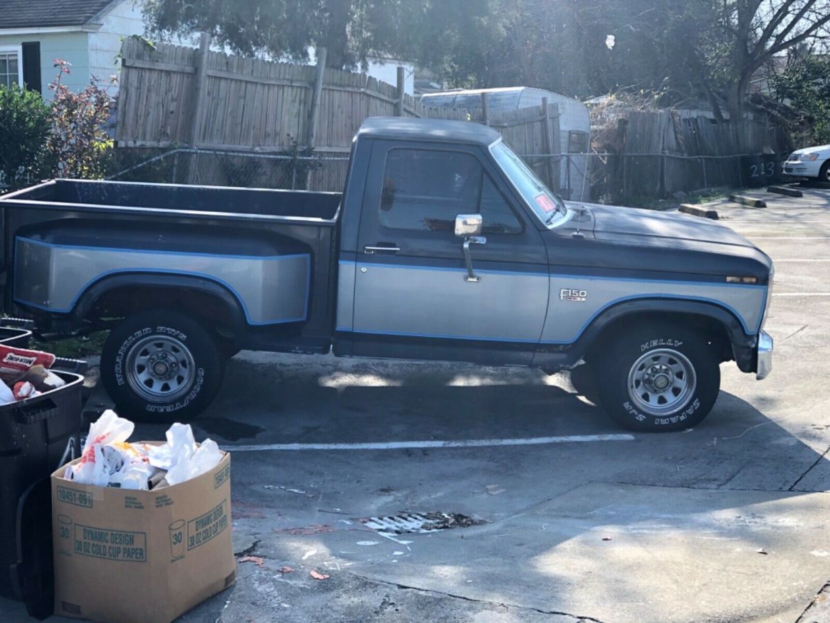 1986 Blue Ford F-150 Standard Cab Pickup