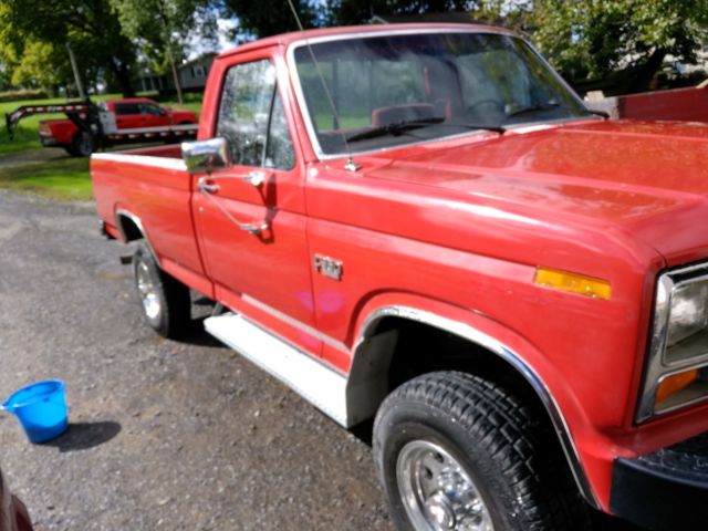 1986 Red Ford F-350