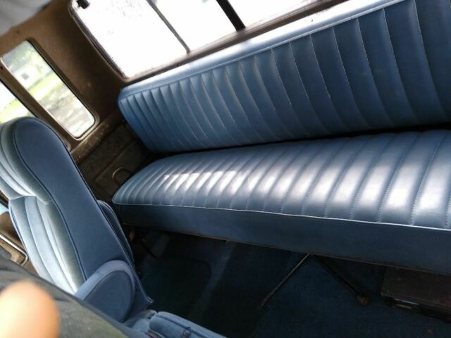 1986 Blue-White Ford F-250 Extended Cab Pickup