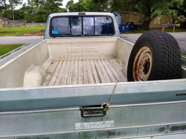 1986 Blue-White Ford F-250 Extended Cab Pickup